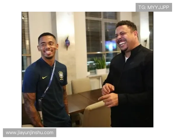 足球巨星亲临撒盐哥家中共度欢乐时光引发粉丝热议